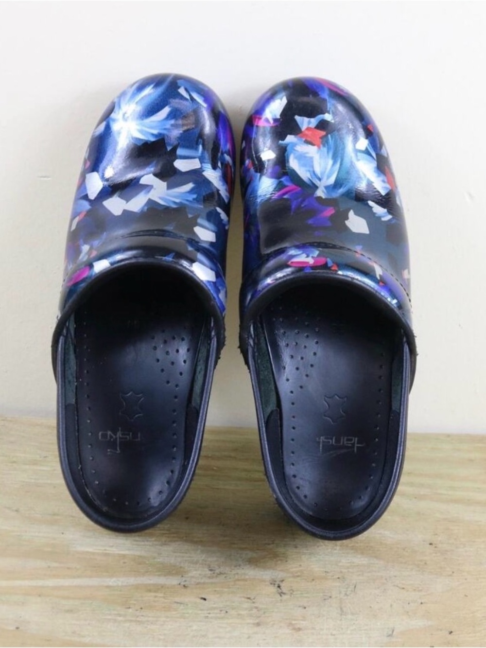 Dansko Clogs 38 Womens Floral Patent Leather Shoes Mules Slip on Comfort - Picture 3 of 8
